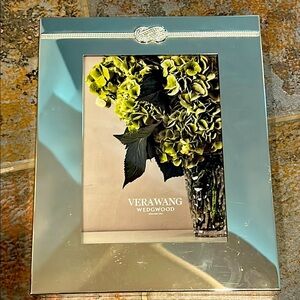 Vera Wang Black and Silver Decorative Frame - minor scratches